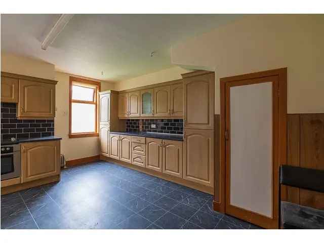 6 Bedroom End Terraced House For Sale - Huge Potential