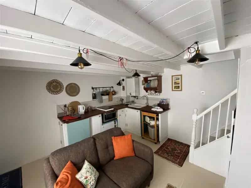 1 Bedroom End Terrace House to Rent
