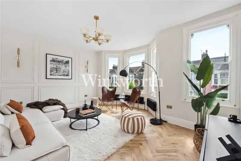 2 bedroom flat/apartment in London