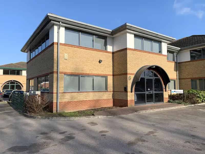 Modern Air-Conditioned First Floor Offices Lakeside Location