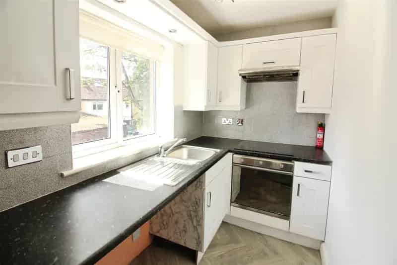 2 Bedroom Flat House to Rent
