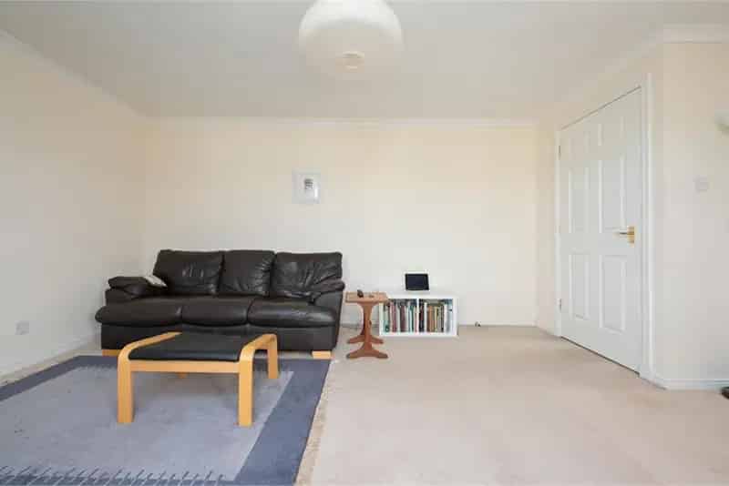 1 Bed Flat Rosyth - Well Presented Apartment with Parking