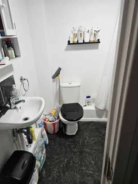 1 Bed Semi-Detached House Swap Stanwell Near Staines