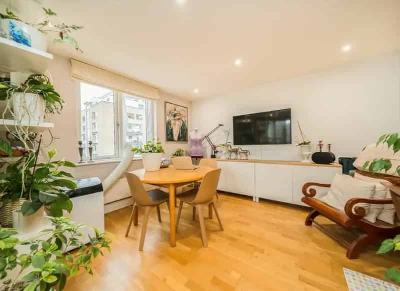 Large 1-Bed Riverside Apartment July Availability