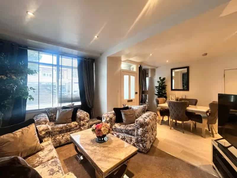 2 Bedroom Flat for Sale Leigh on Sea