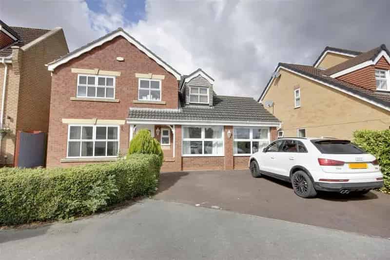 5 Bedroom Detached House for Sale