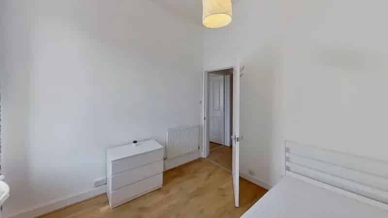 2 Bedroom Furnished Flat to Rent in Edinburgh