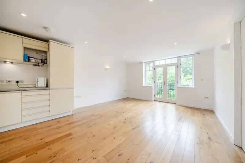 Two Bedroom Apartment Richmond Park Views Designated Parking