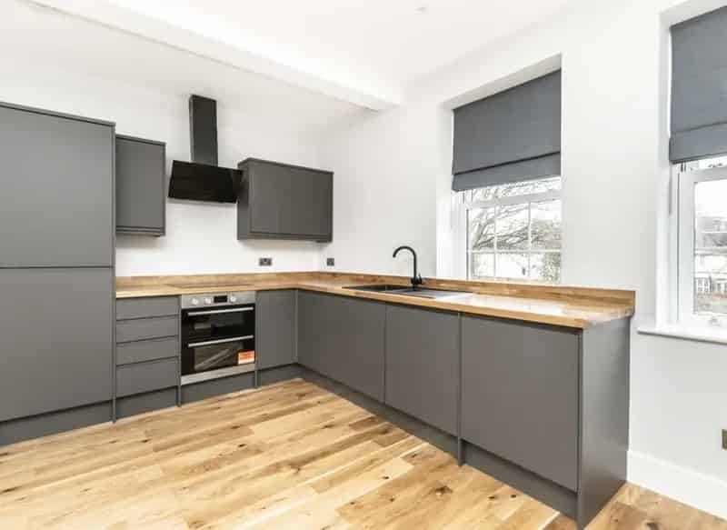 Spacious First Floor Flat with Private Garden