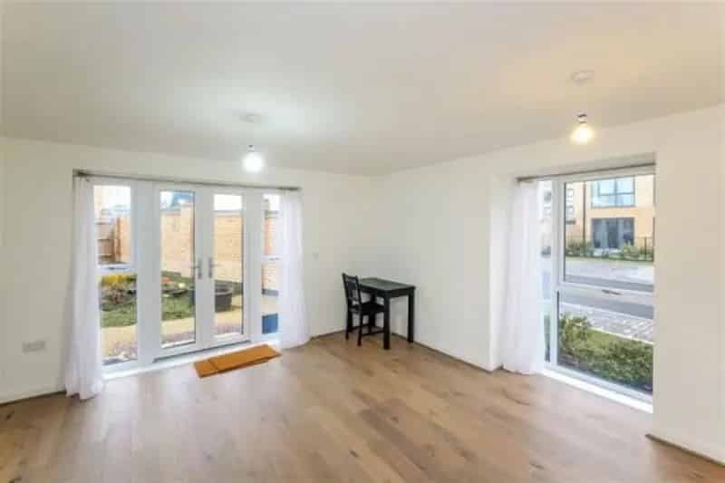 3 Bed End Terrace House No Upward Chain