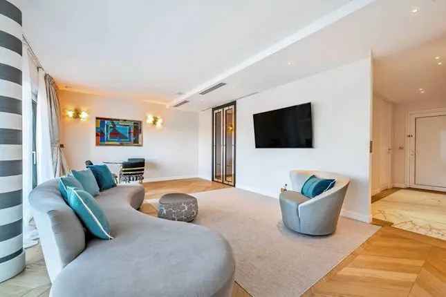 Flat for sale in Central Avenue, Fulham, London SW6