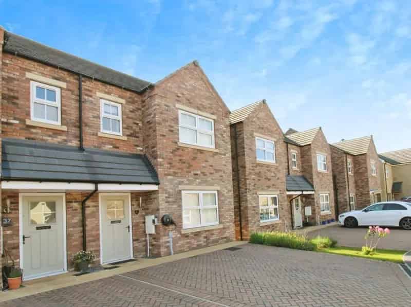 3 Bedroom Semi-Detached House To Let