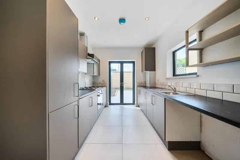 Elegant 4-Bedroom Victorian House in Hither Green