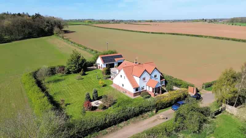Stunning 4-Bedroom Detached House with Triple Garage and Scenic Views
