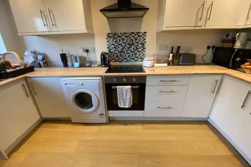 3 Bedroom Semi Detached House Large Gardens Zero Deposit Available