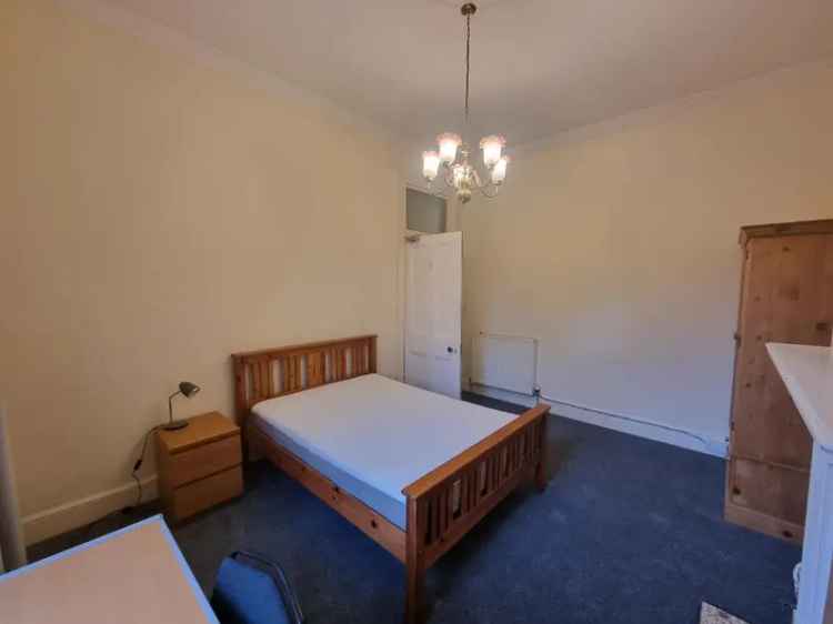 4 Bedroom Flat House to Rent Near City Centre