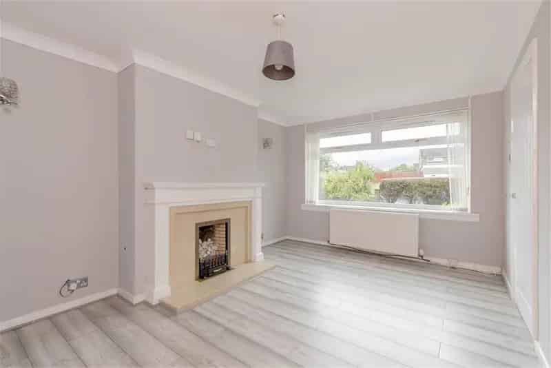 2 Bed Semi Detached House Near Primary School
