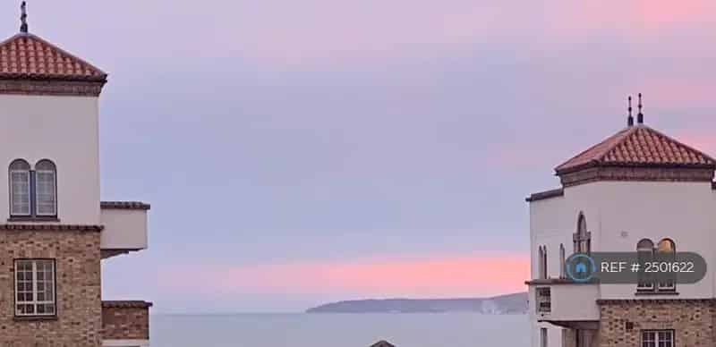 1 Bedroom Flat with Sea Views and Private Balcony