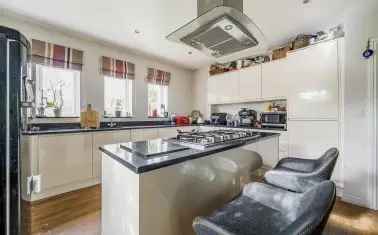 Spacious 5+ Bed Family Home Near Exeter Golf Course