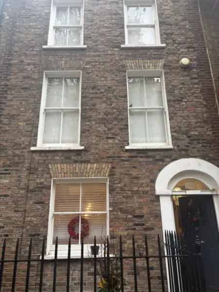 4 Story Townhouse with Garden 3 Bedrooms 2 Extra Rooms