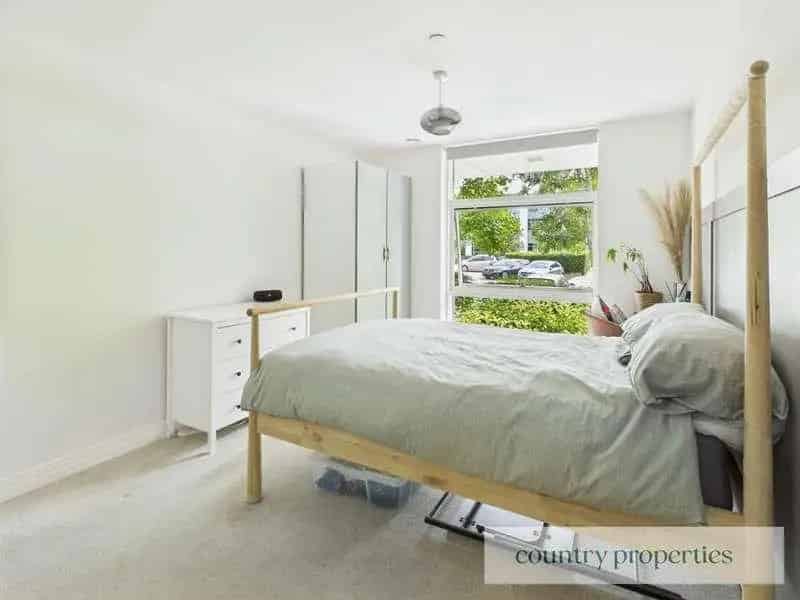 1 Bed Flat for Sale Modern Ground Floor Apartment with Parking