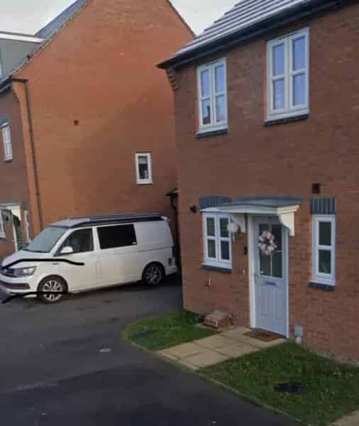 Semi Detached House with Parking