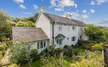 3-Bedroom Home in Rural Capton with Idyllic Gardens