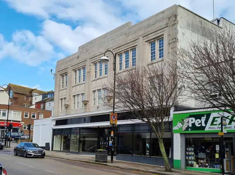 Hastings Retail Space For Lease - 7 Parking Spaces