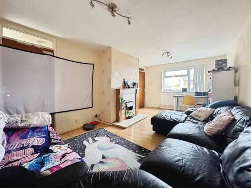 3 Bedroom Mid Terrace House for Rent Carlton-in-Lindrick Nottinghamshire
