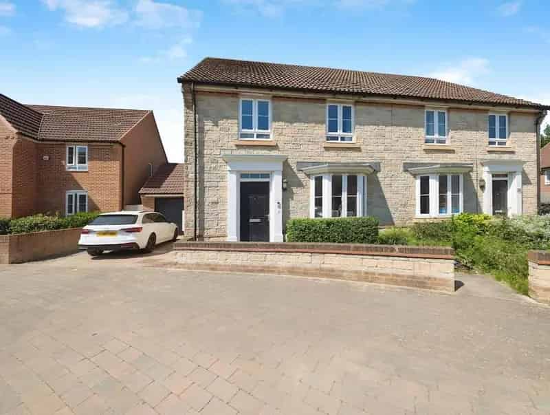 4 Bedroom Semi-Detached House for Sale