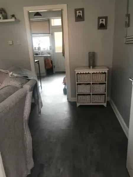 2 Bed Mid Terraced House with Backyard