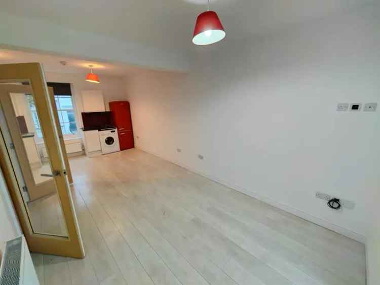 2 Bedroom Maisonette Near Brighton Station