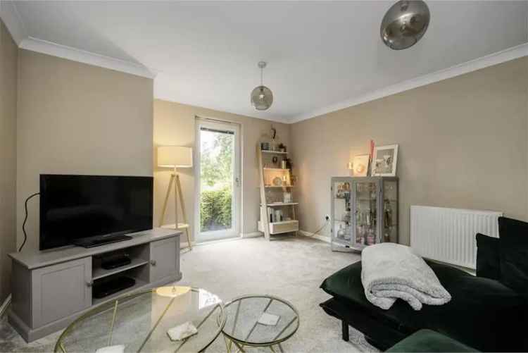 2 Bed Flat - Ground Floor with 1 Reception Room