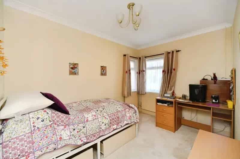 Detached Bungalow in North Woodingdean - 2 Beds, West-Facing Garden, Garage