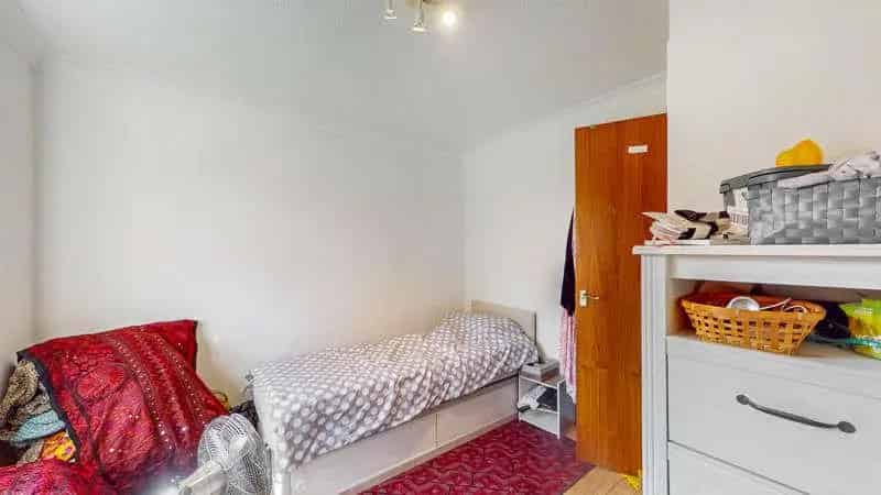 1 Bed Flat for Sale in Chigwell