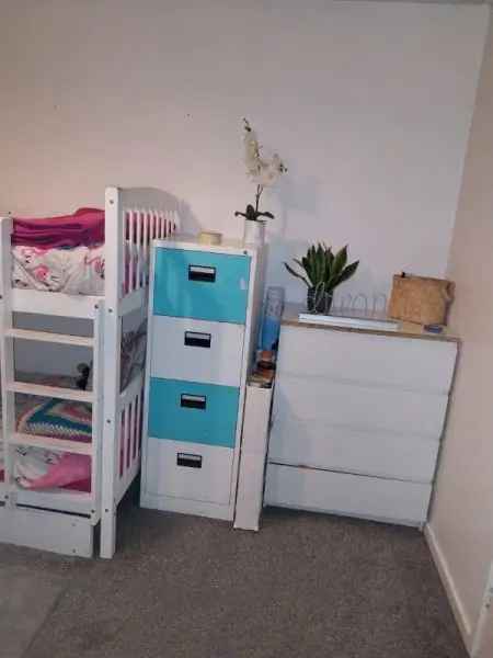 3 Bed House Near Amenities