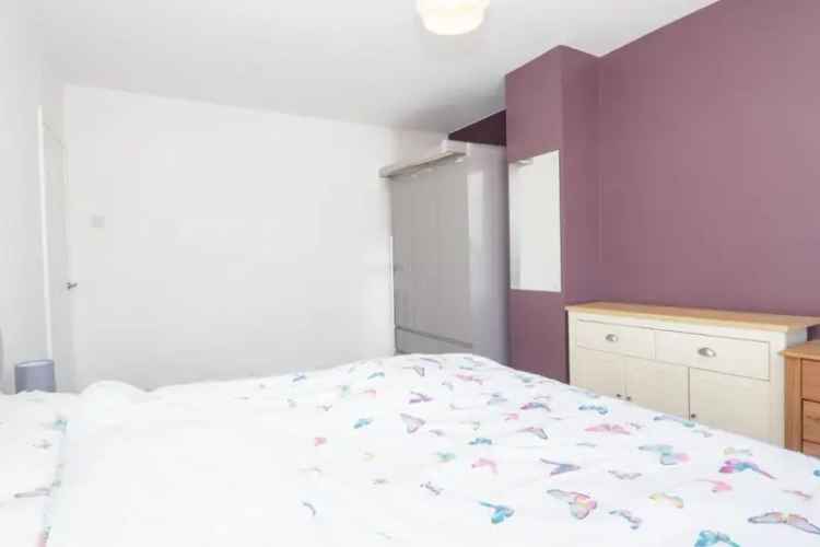 3 Bed House for Sale - Modern Kitchen, Luxurious Bathroom, South-Facing Garden