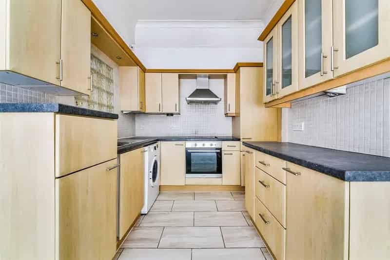 2 Bed House in South End with Private Garden and Parking