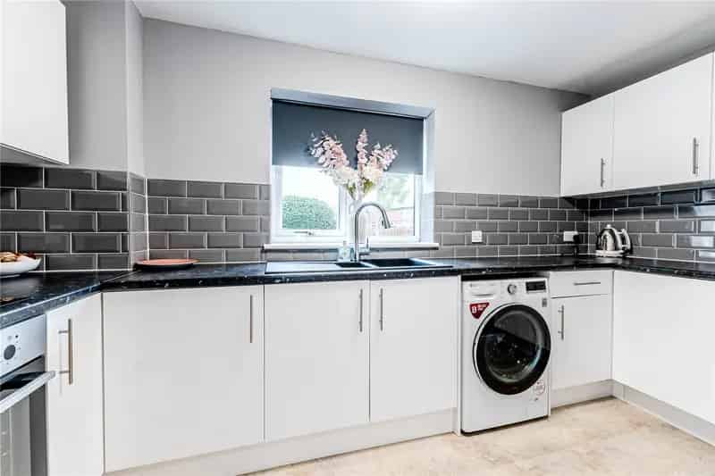 3 Bedroom Semi-Detached Home No Onward Chain