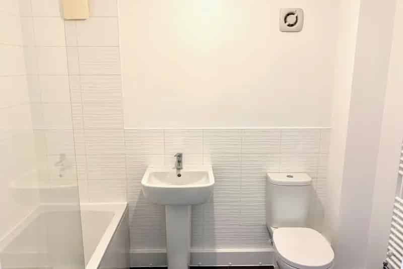 Spacious 2-Bedroom Flat Hampton Gardens Zero Deposit Available