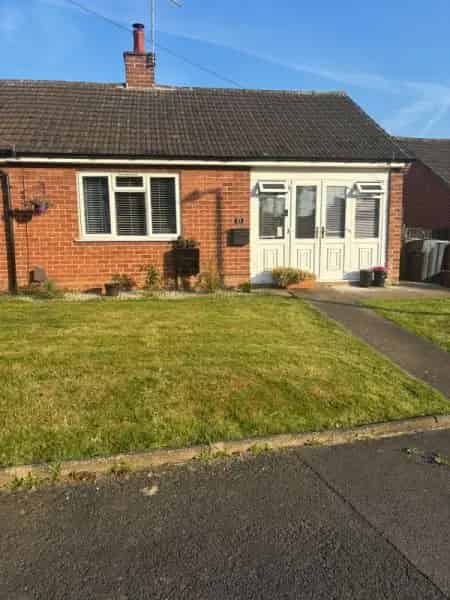 One Bed Bungalow with Wet Room and Parking