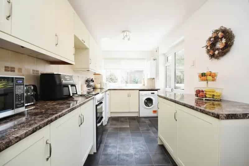 5 Bed Mid Terraced House Galleywood Chelmsford