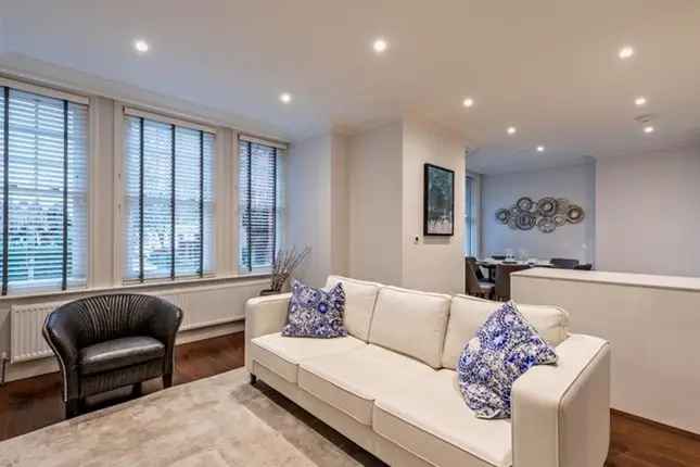 Flat to rent in Hamlet Gardens, London W6