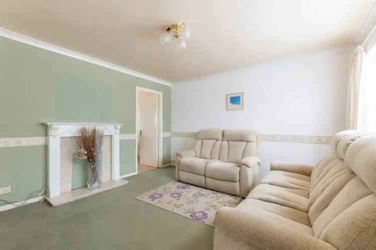 3 Bed Semi-Detached House with Conservatory and Garage