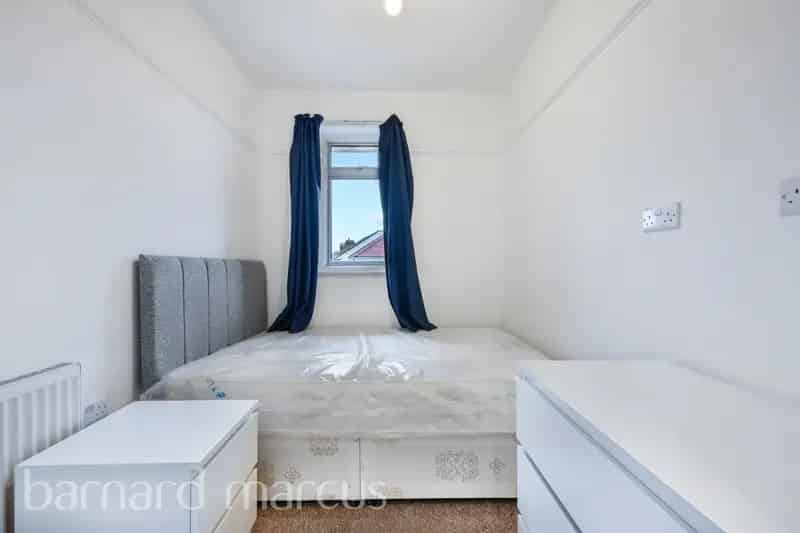 3 Double Bedroom House with Garden and Driveway