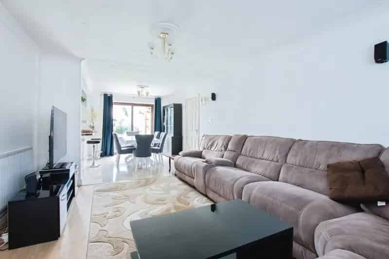 Stunning Annex & 4-Bed House with Double Garage
