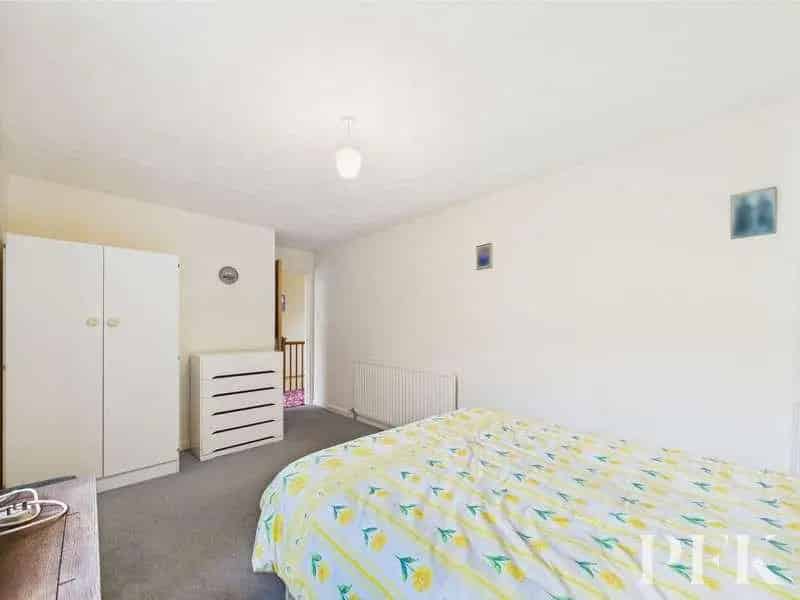 3 Bed Detached House for Sale - Spacious Family Home with River Views