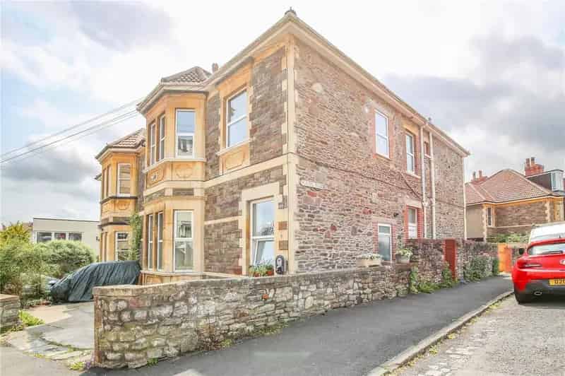 1 Bedroom Apartment for Sale Ground Floor Parking Garden