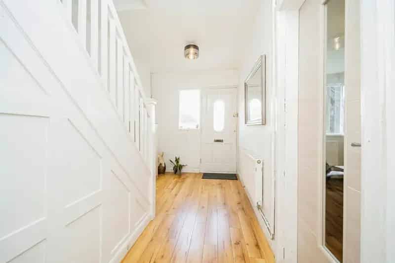 3 Bed Semi-Detached House with Garden and Parking