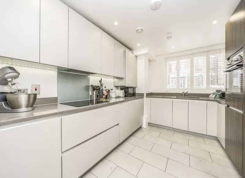 5 Bedroom Townhouse Furnished Private Garden Modern Kitchen